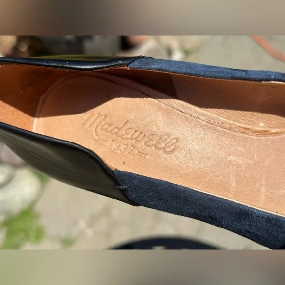 Madewell — The Maddie Navy Suede & Black Leather Pump - Picture 6 of 7